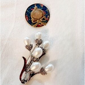 🌼Bundle of 2 pins (brooches)